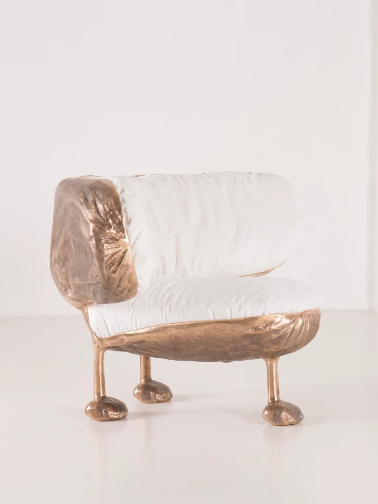 M + T - Sacco-Alato-Bronze-Roberto-Matta-White-01-ph_Mattia_Tonelli