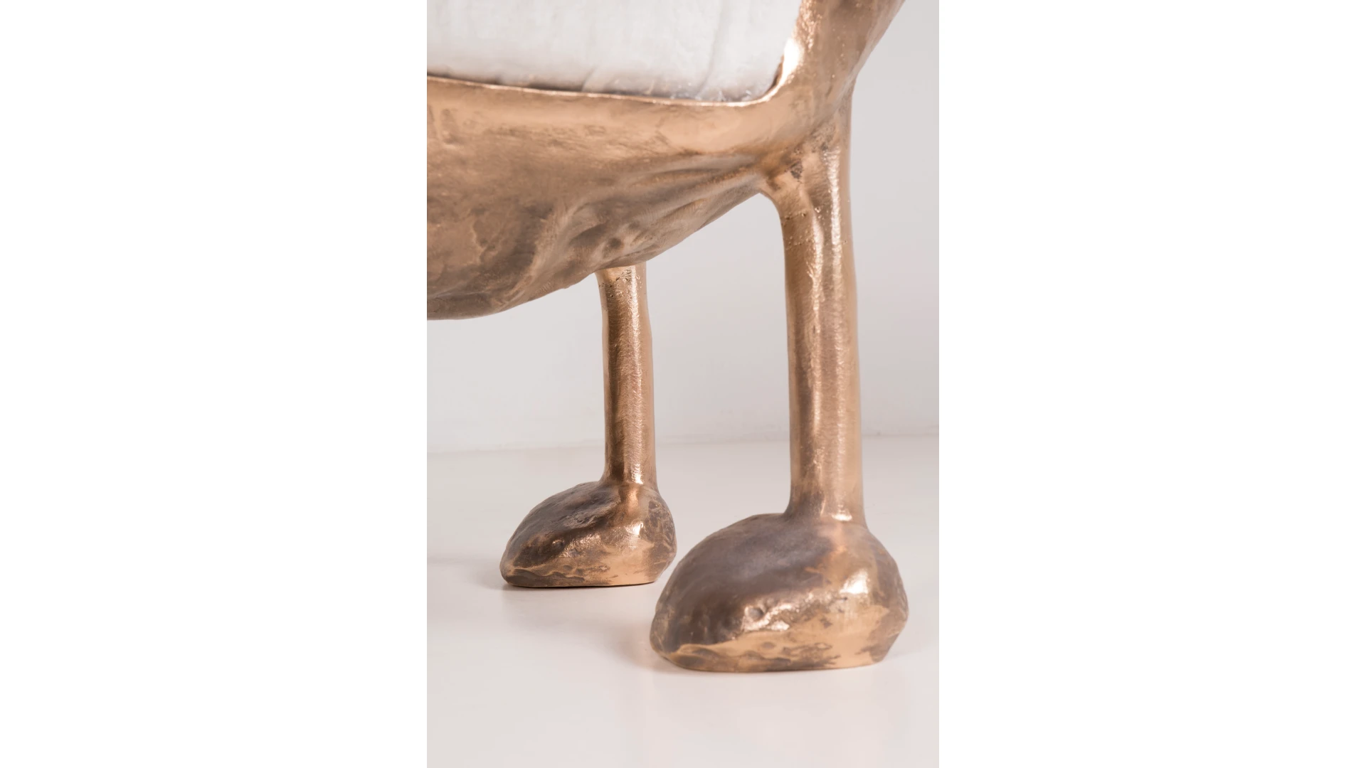 Sacco-Alato-Detail-Bronze-Roberto-Matta-White-02-ph_Mattia_Tonelli