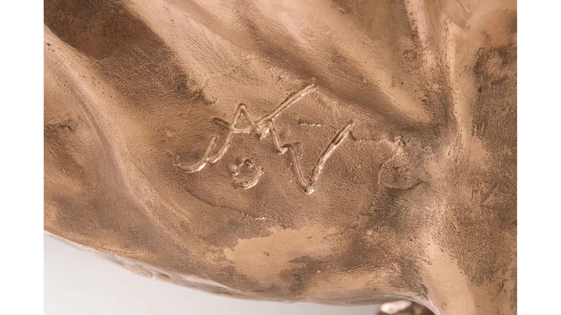 Sacco-Alato-Detail-Bronze-Roberto-Matta-White-05-ph_Mattia_Tonelli