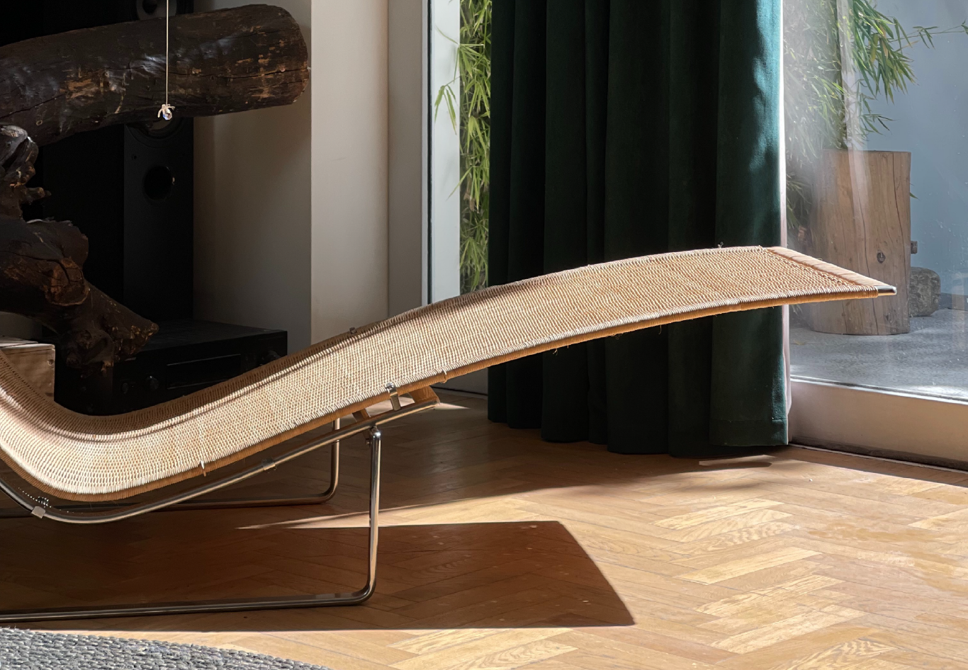 L_atelier Arman Safavi — PK24™ Lounge Chair - Ipad