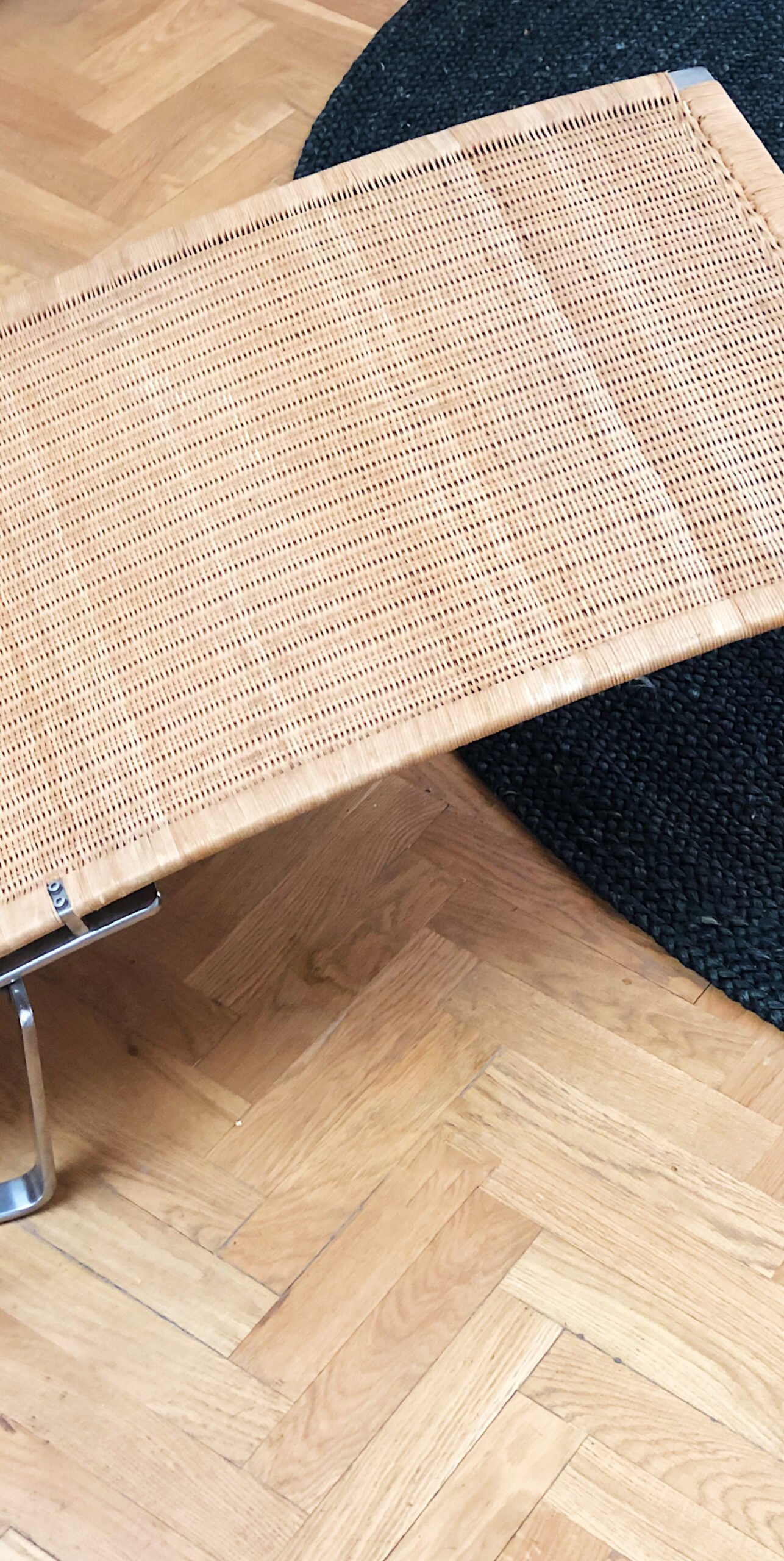 PK24™ Lounge Chair - M